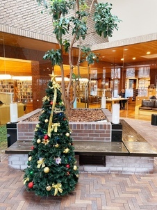 館内のクリスマスツリー