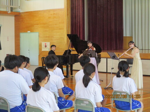 関根中学校での芸術鑑賞教室