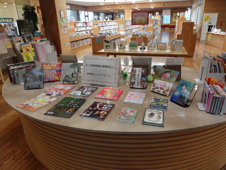 児童特別展示4月②「あたらしくはいった本」